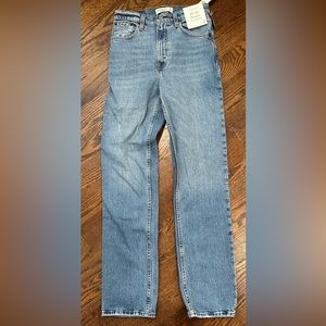 Abercrombie and Fitch Ultra High Rise 90s Relaxed Jeans NWT**